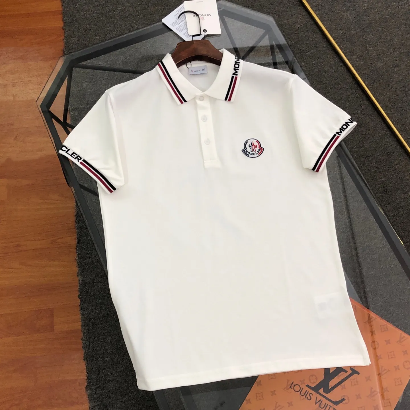 Moncler/ 2025New Arrival logo polo ⚠ ⚠ ⚠ Quality Same Style 50 Breathable Versatile polo Same Style Quality : Black White Size ：M ～ 3XL M： 102 71 46 18.5 L ： 106 73 48 19.5 XL： 110 75 50 20.5 2XL： 114 76 52 21.5 3XL： 118 77.5 54 22.5